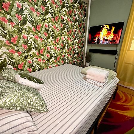 Tropical Comfort Room In Harlem Cozy Stay With Snacks & Style Ню Йорк Екстериор снимка