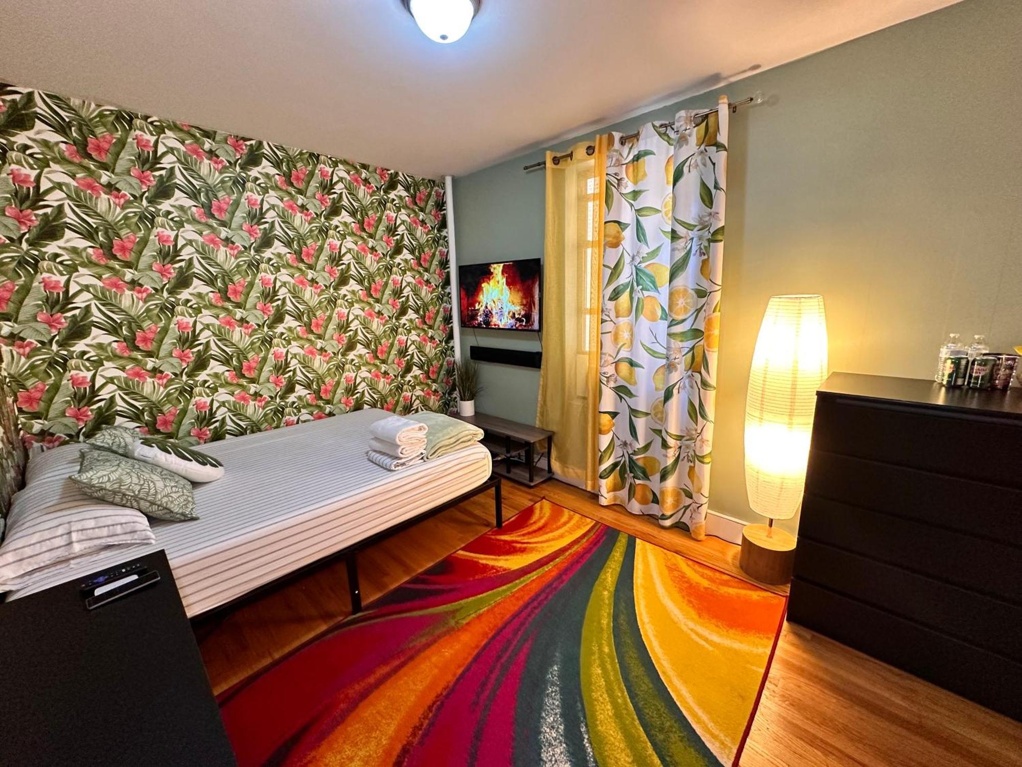 Tropical Comfort Room In Harlem Cozy Stay With Snacks & Style Ню Йорк Екстериор снимка