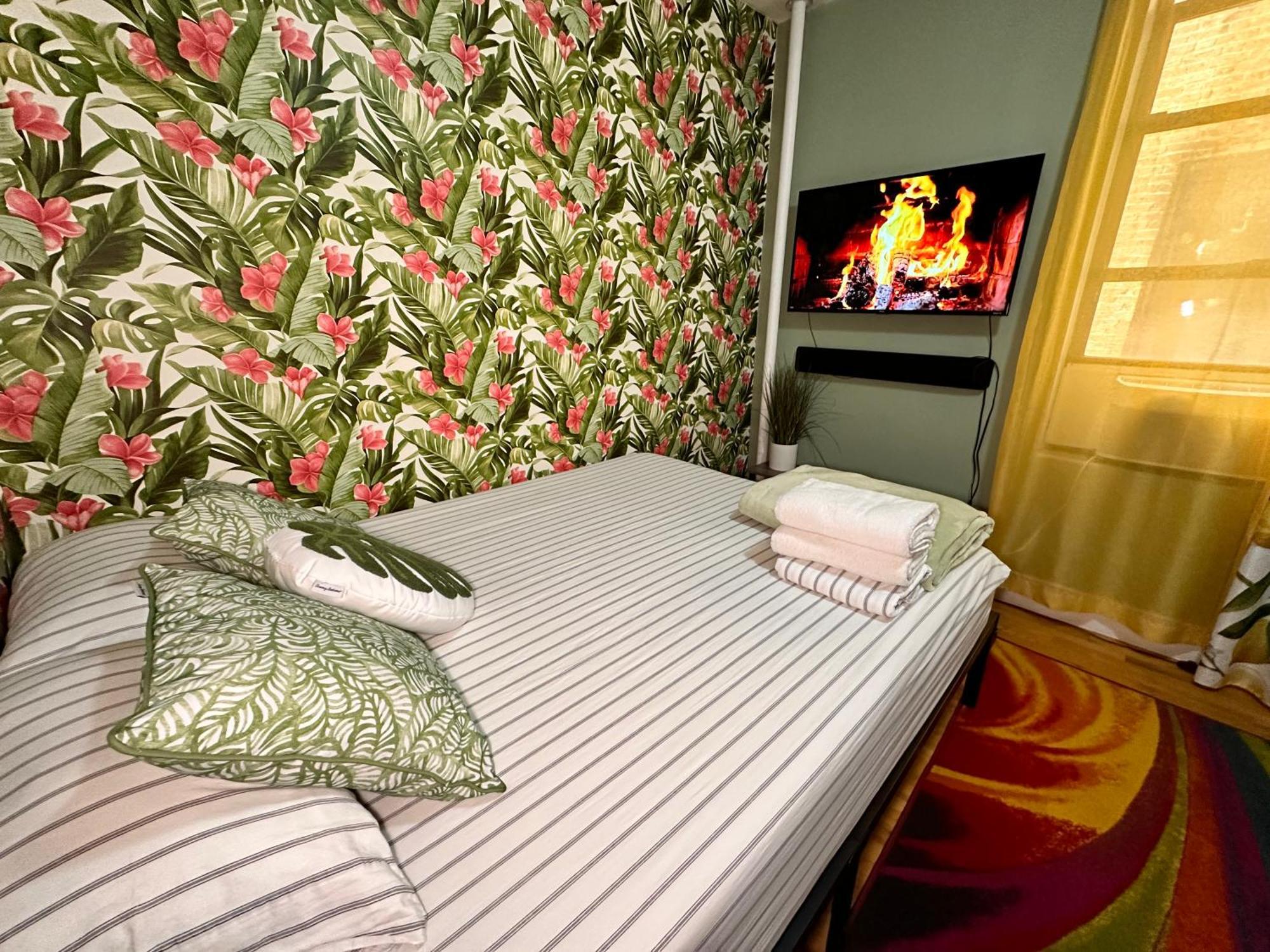 Tropical Comfort Room In Harlem Cozy Stay With Snacks & Style Ню Йорк Екстериор снимка