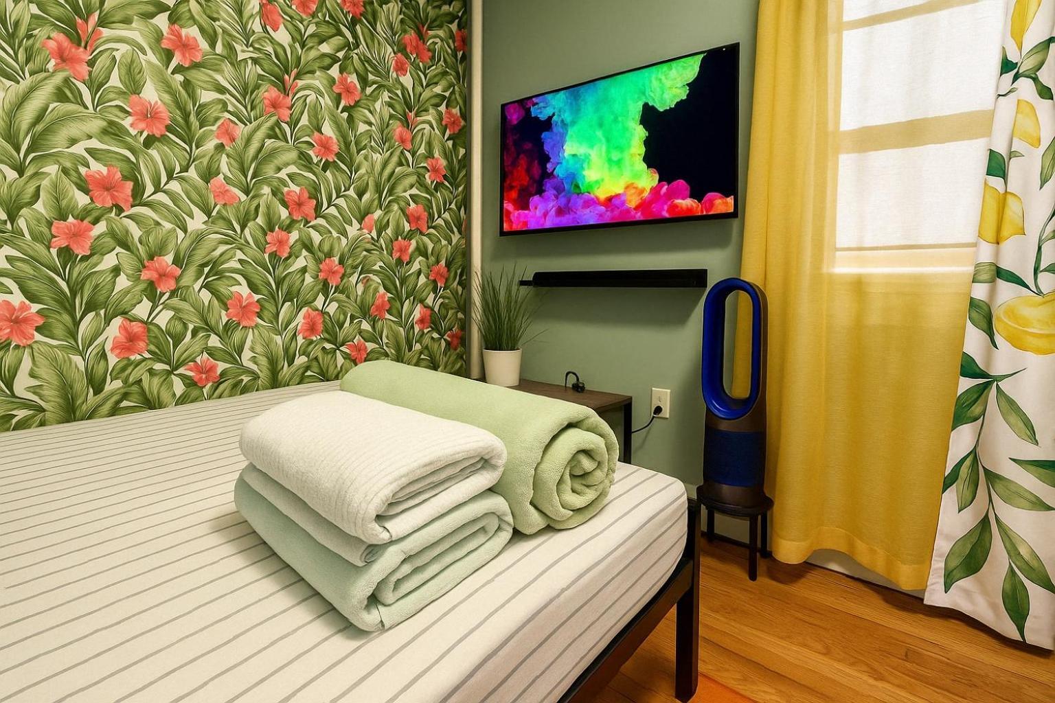 Tropical Comfort Room In Harlem Cozy Stay With Snacks & Style Ню Йорк Екстериор снимка
